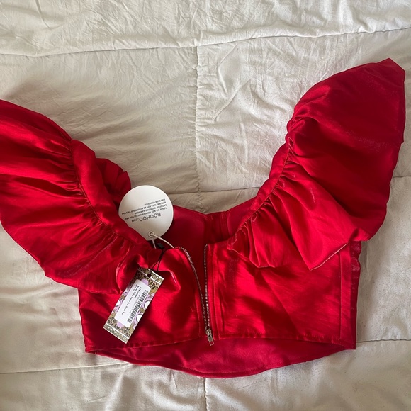 boohoo red woven ruffle cup detail top. - Picture 3 of 4